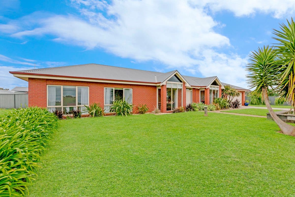 137 Anne Street, Koroit VIC 3282, Koroit - Image 1