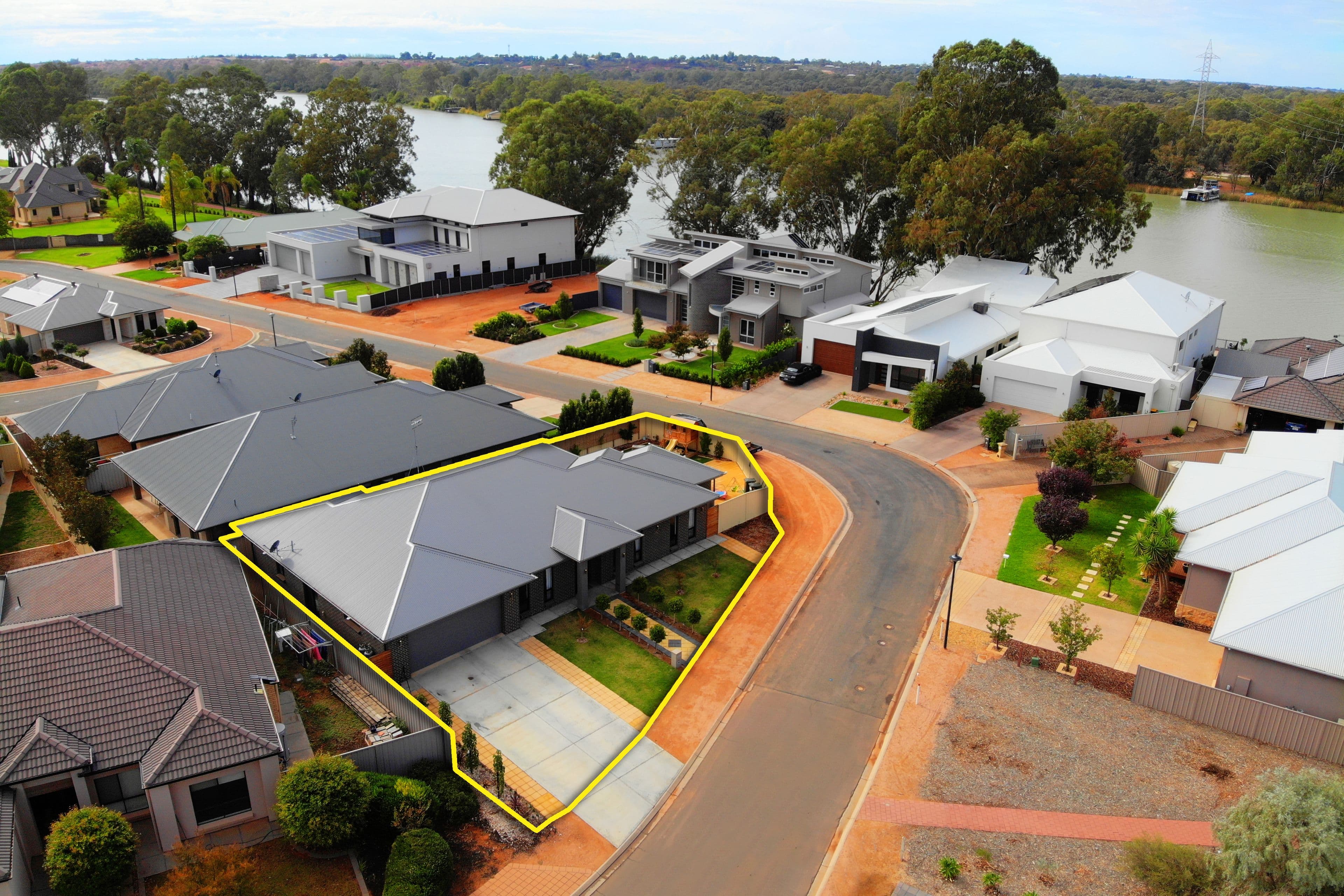 16 Ian Showell Drive, Renmark SA 5341, Renmark - Image 1