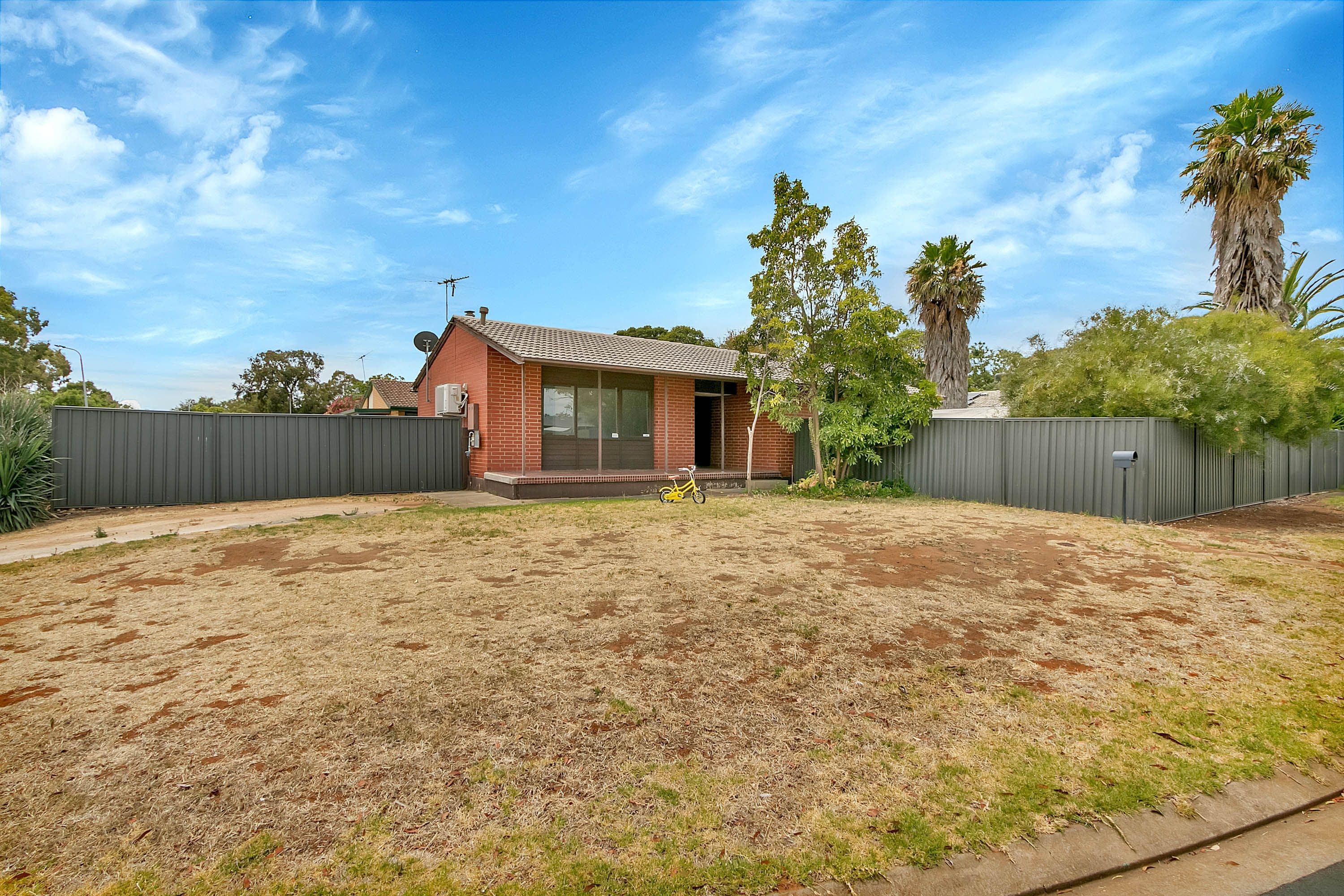 18 Callanna Court, Craigmore SA 5114, Craigmore - Image 1