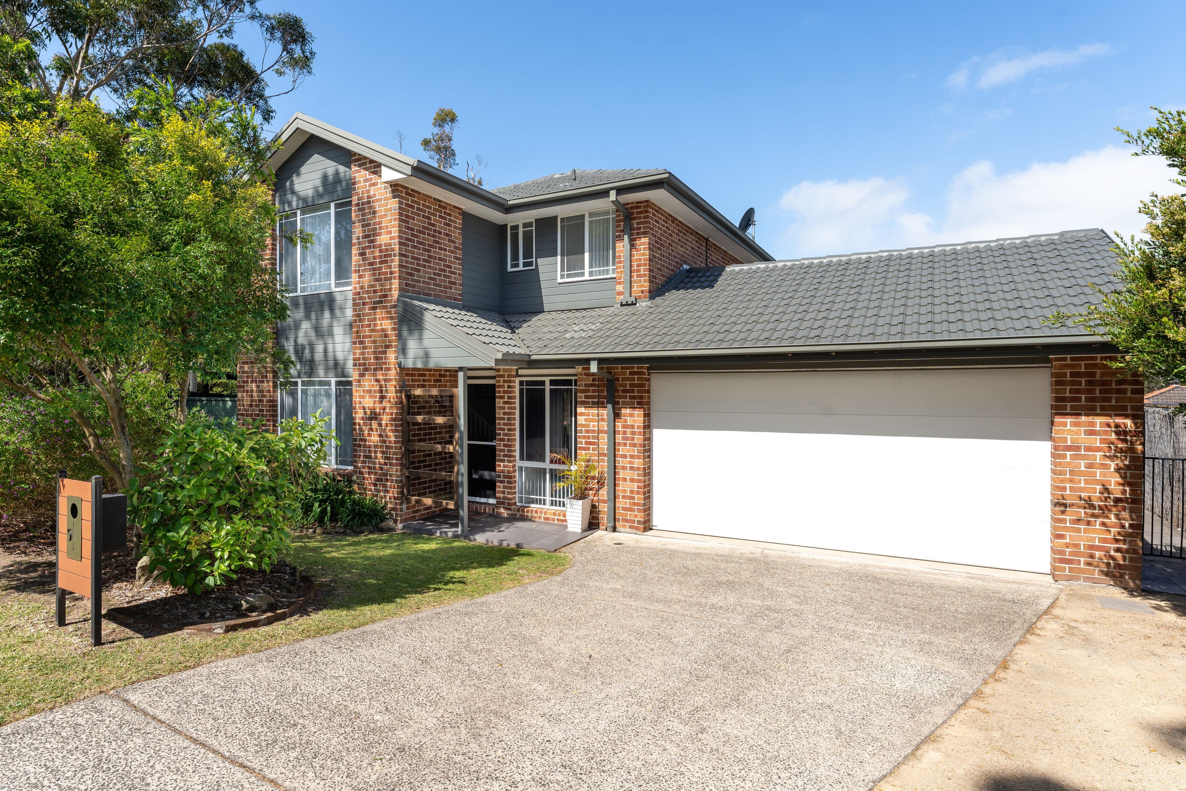 5 Chippendale Place, Helensburgh NSW 2508, Helensburgh - Image 1