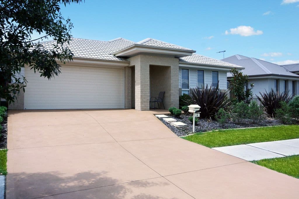 6 Mitten Street, Elderslie - Image 1