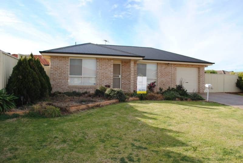 15 Montrose Drive, GRIFFITH NSW 2680, Griffith - Image 1