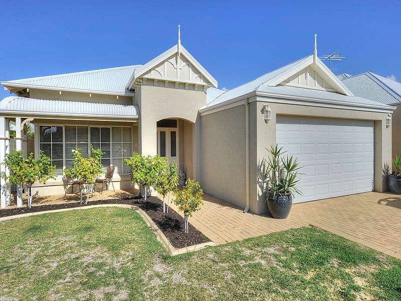 6 BERMUDA Place, HALLS HEAD WA 6210, Halls Head - Image 1