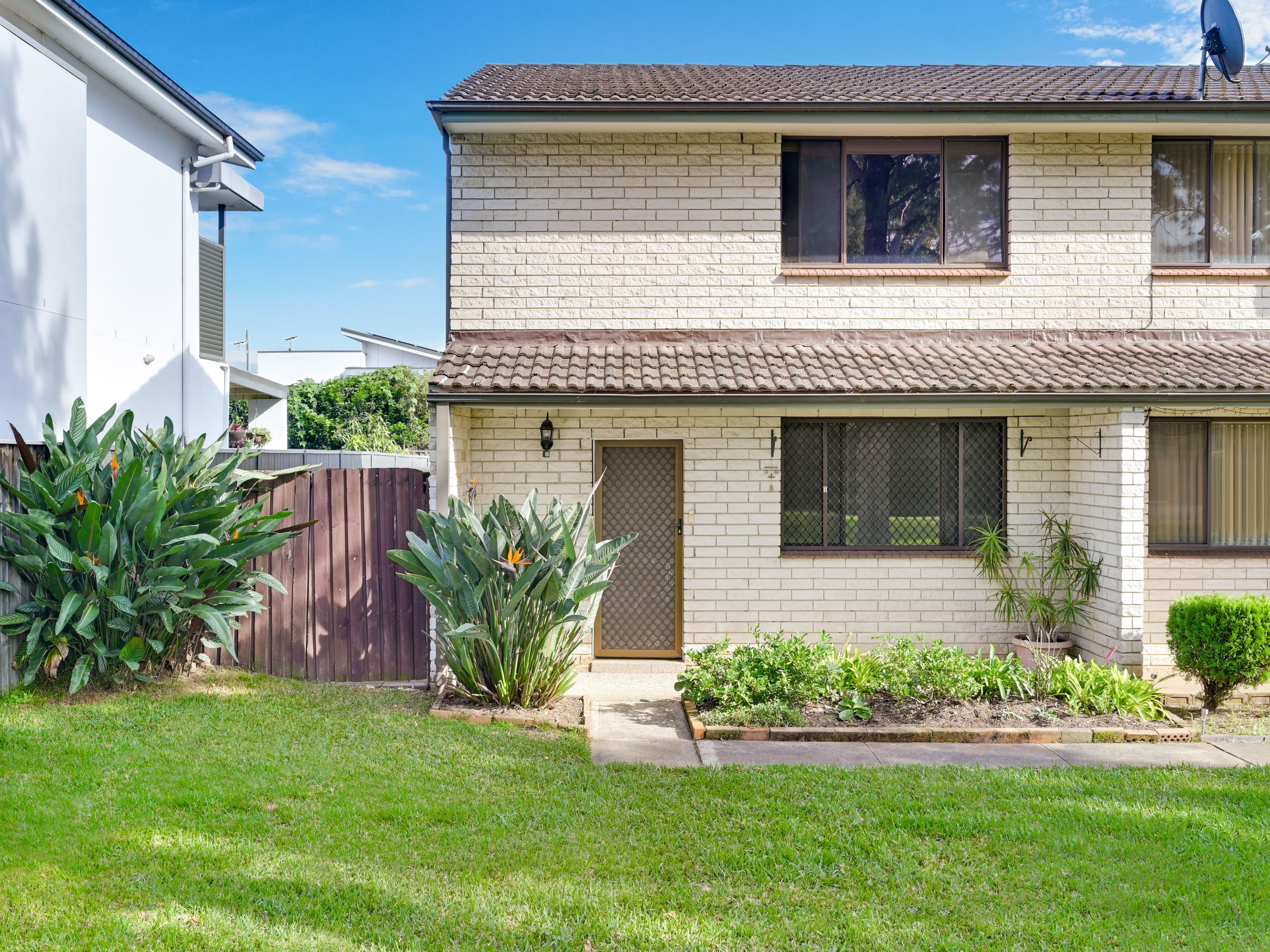 1/9-13 Surrey Street, Minto NSW 2566, Minto - Image 1