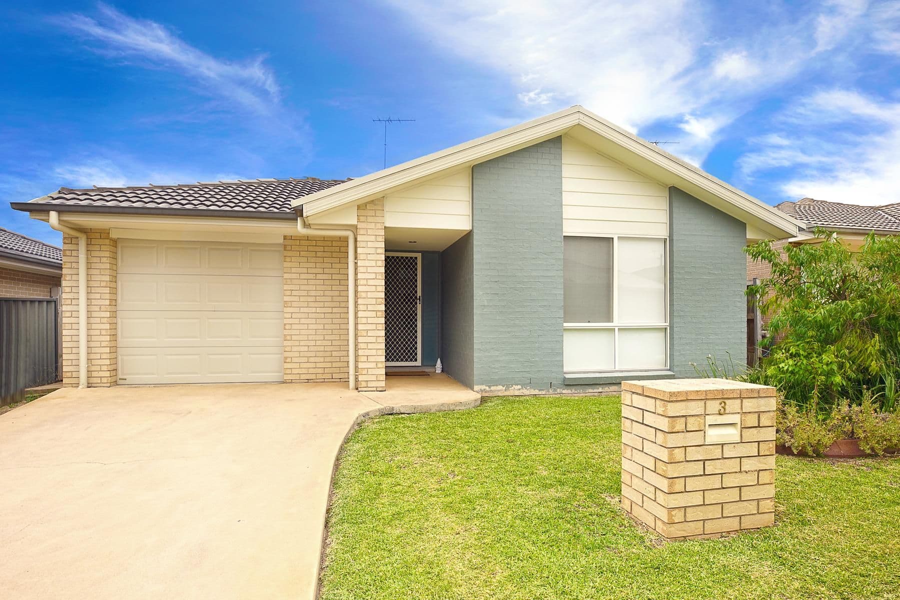 8 Blue View Terrace, Glenmore Park - Image 1