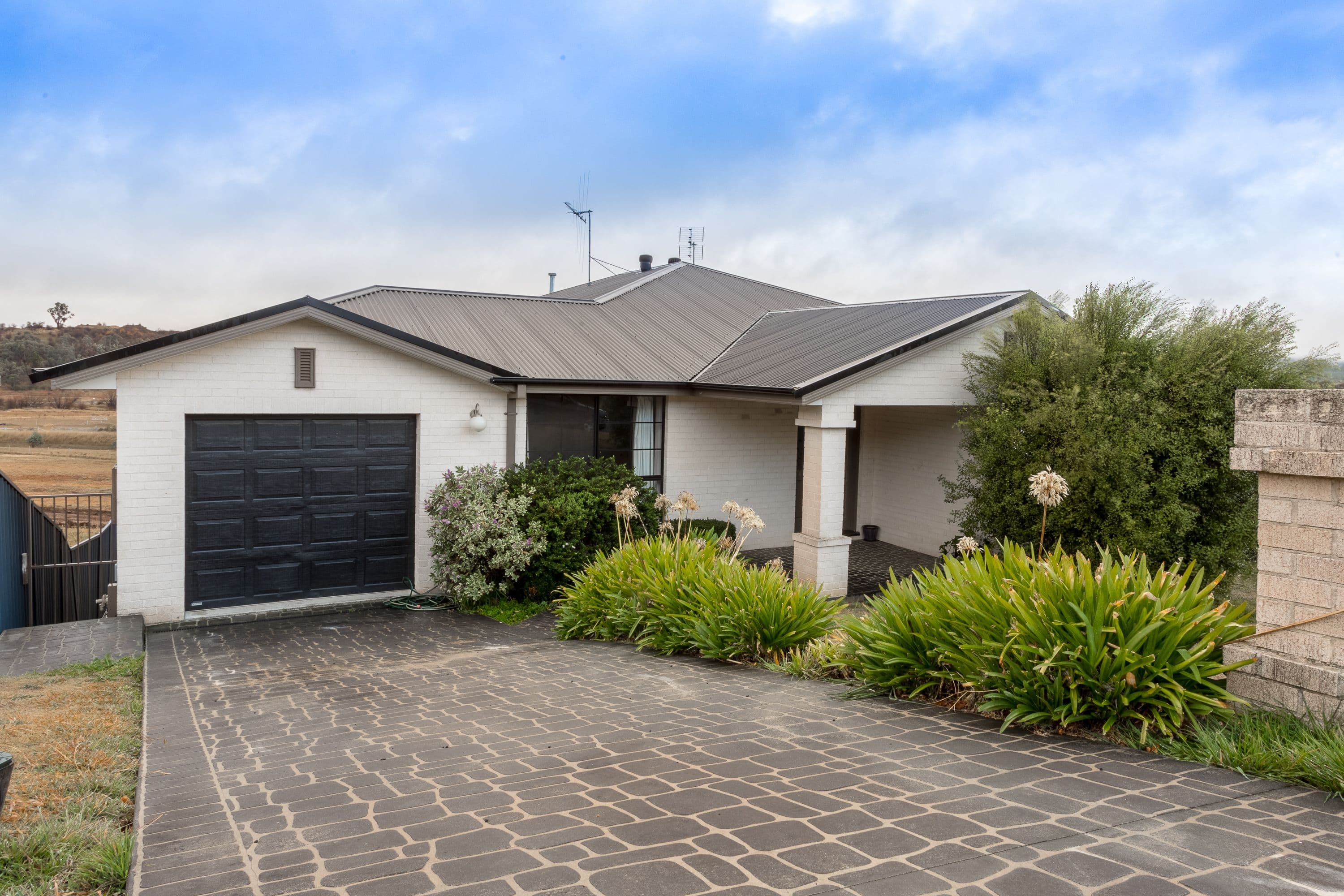 14 Emily Place, Orange - Image 1