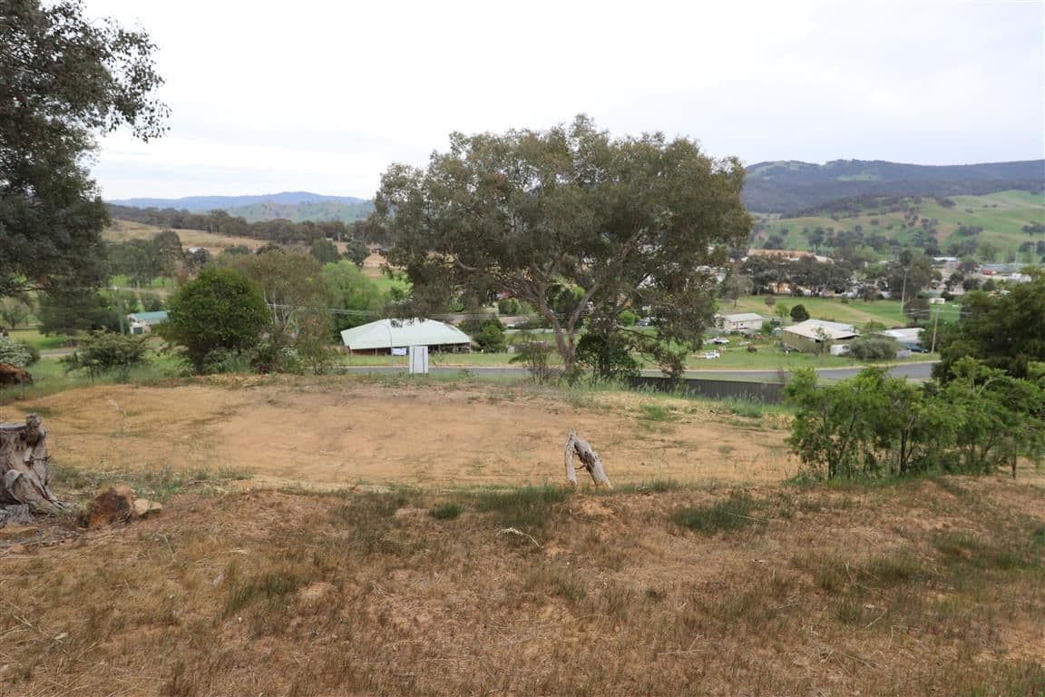 18 Eberlin Place, Tumut NSW 2720, Tumut - Image 1