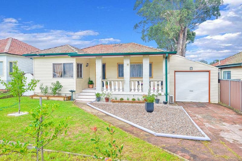 31 Hoddle Avenue, CAMPBELLTOWN NSW 2560, Campbelltown - Image 1