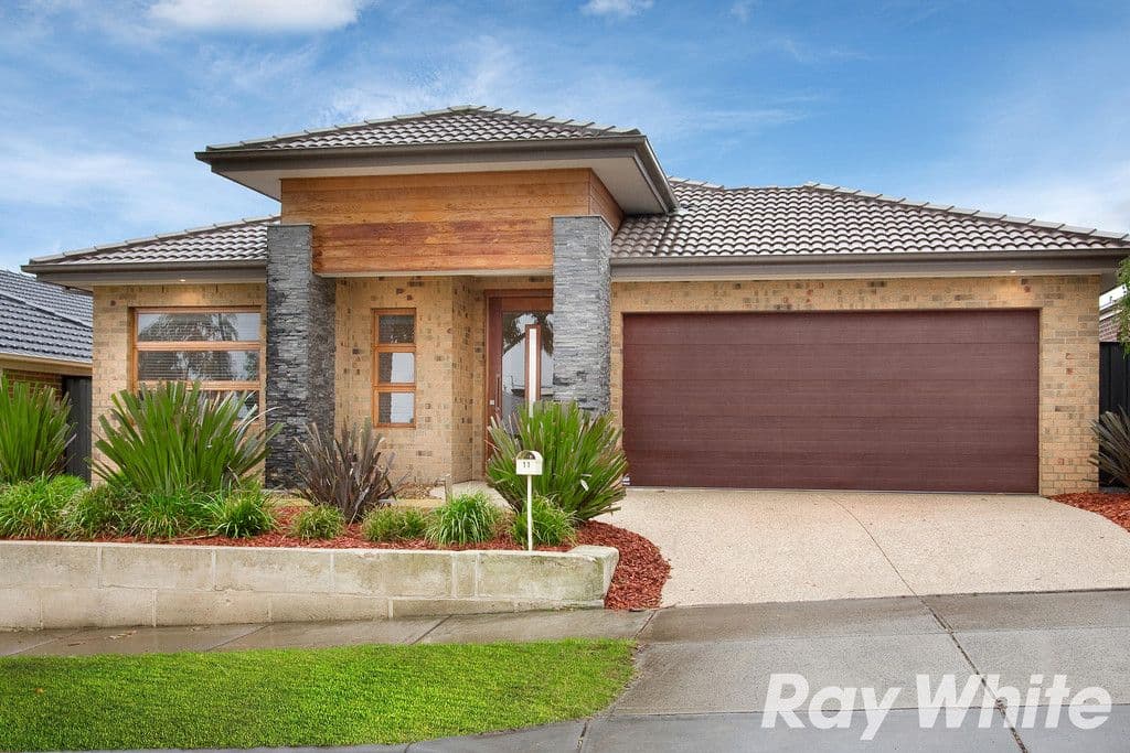11 Bonneville Parade, Pakenham VIC 3810, Pakenham - Image 1