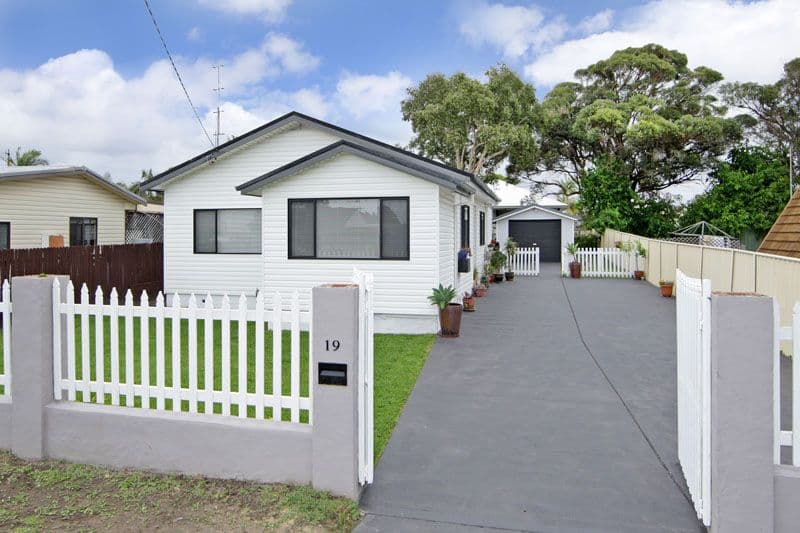 19 Flinders Avenue, KILLARNEY VALE NSW 2261, Killarney Vale - Image 1