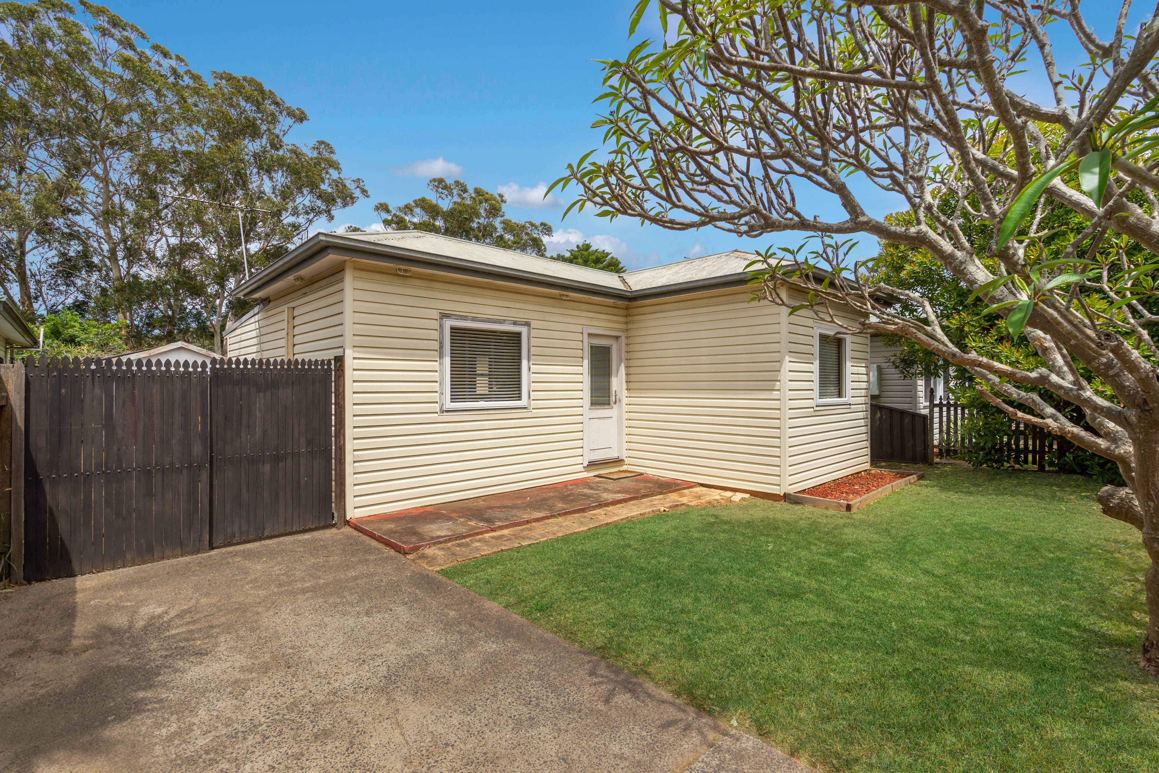 22 Trafalgar Avenue, Woy Woy NSW 2256, Woy Woy - Image 1