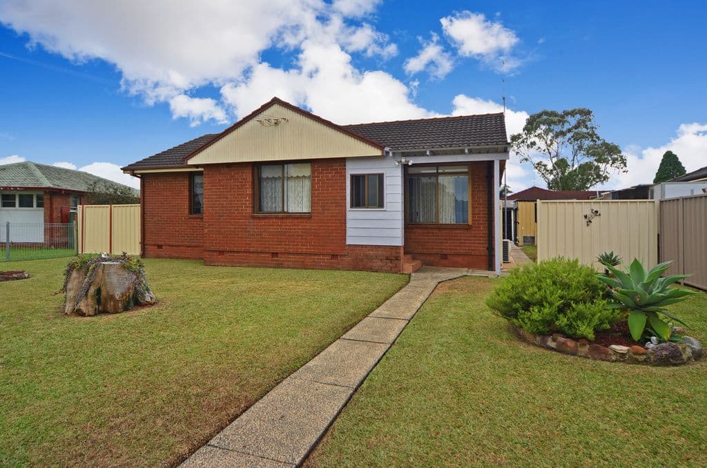 8 Messenger Road, Barrack Heights - Image 1