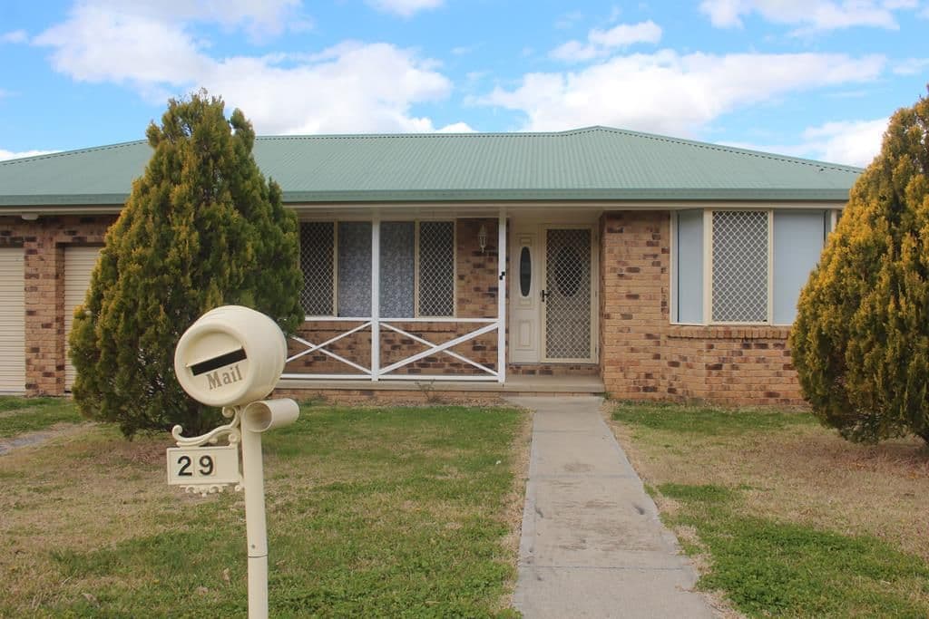29 George Street, Tenterfield - Image 1