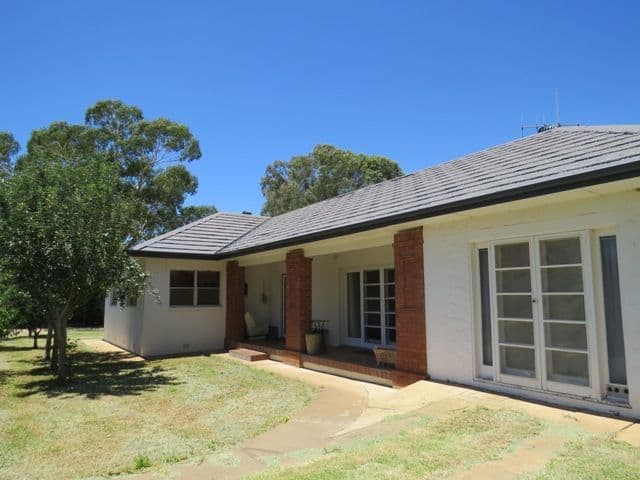 2 Thompson Street, Canowindra NSW 2804, Canowindra - Image 1