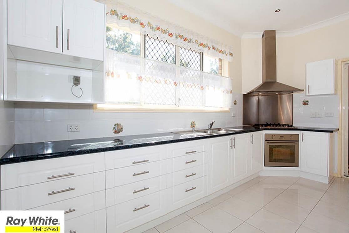 1 Naver Street, MIDDLE PARK QLD 4074, Middle Park - Image 1