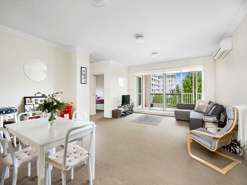 32/1 Juniper Drive, Breakfast Point - Image 1