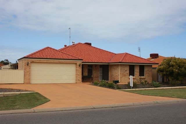 15 Mitchell Heights, DONGARA WA 6525, Dongara - Image 1
