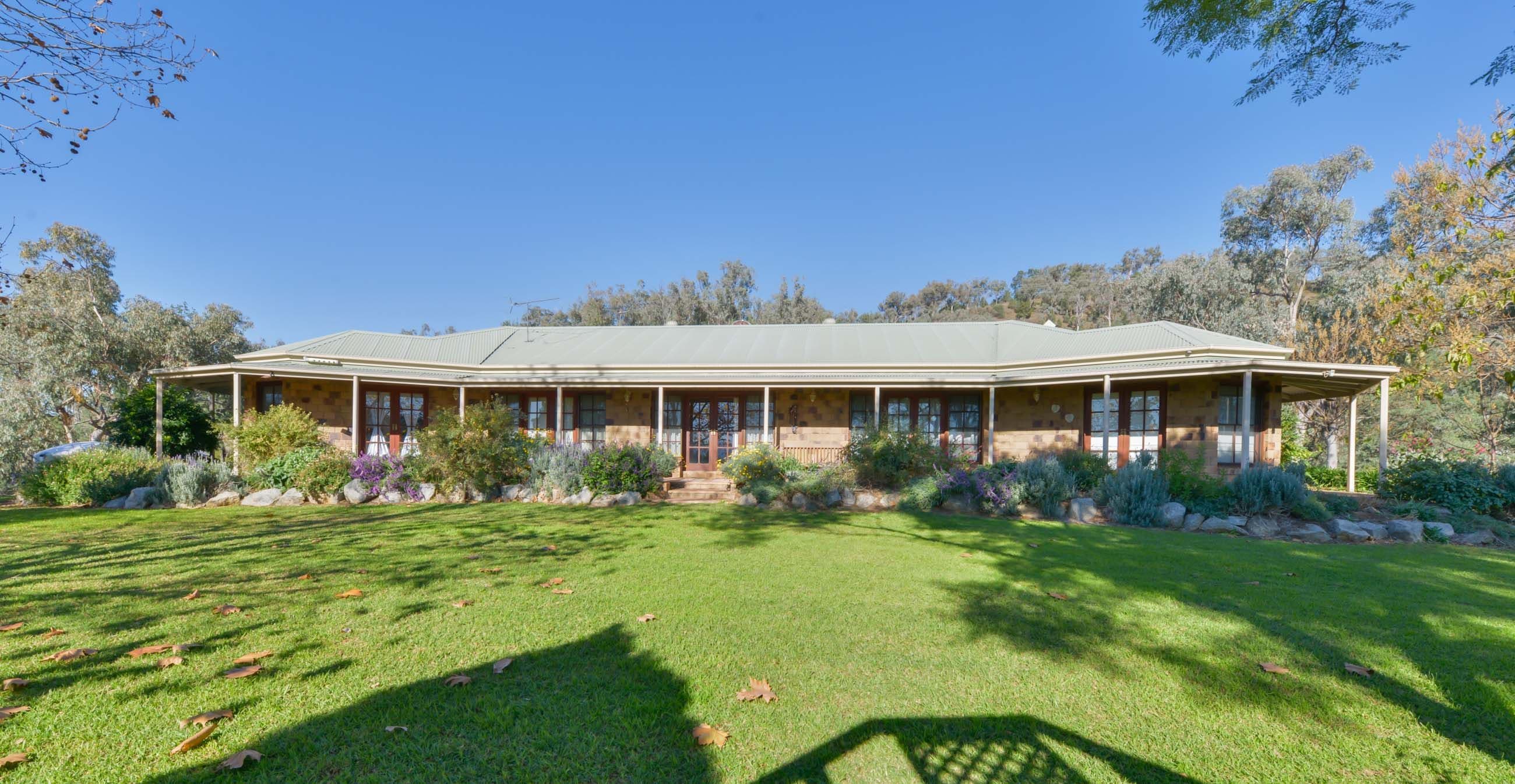 122 Wyndham Close, Tamworth NSW 2340, Tamworth - Image 1