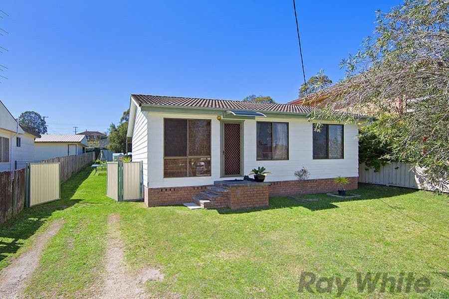 15 Laelana Avenue, Budgewoi NSW 2262, Budgewoi - Image 1