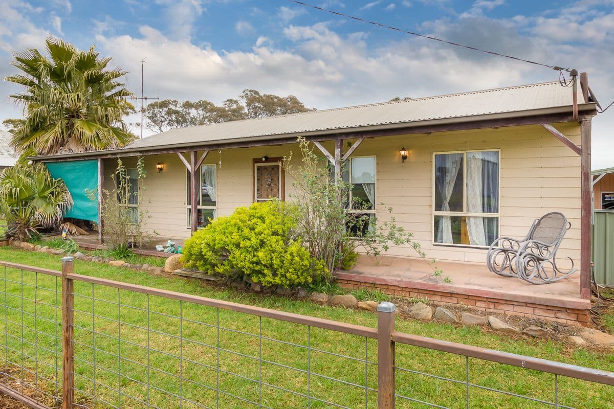 70 Railway Parade, Yeoval NSW 2868, Yeoval - Image 1