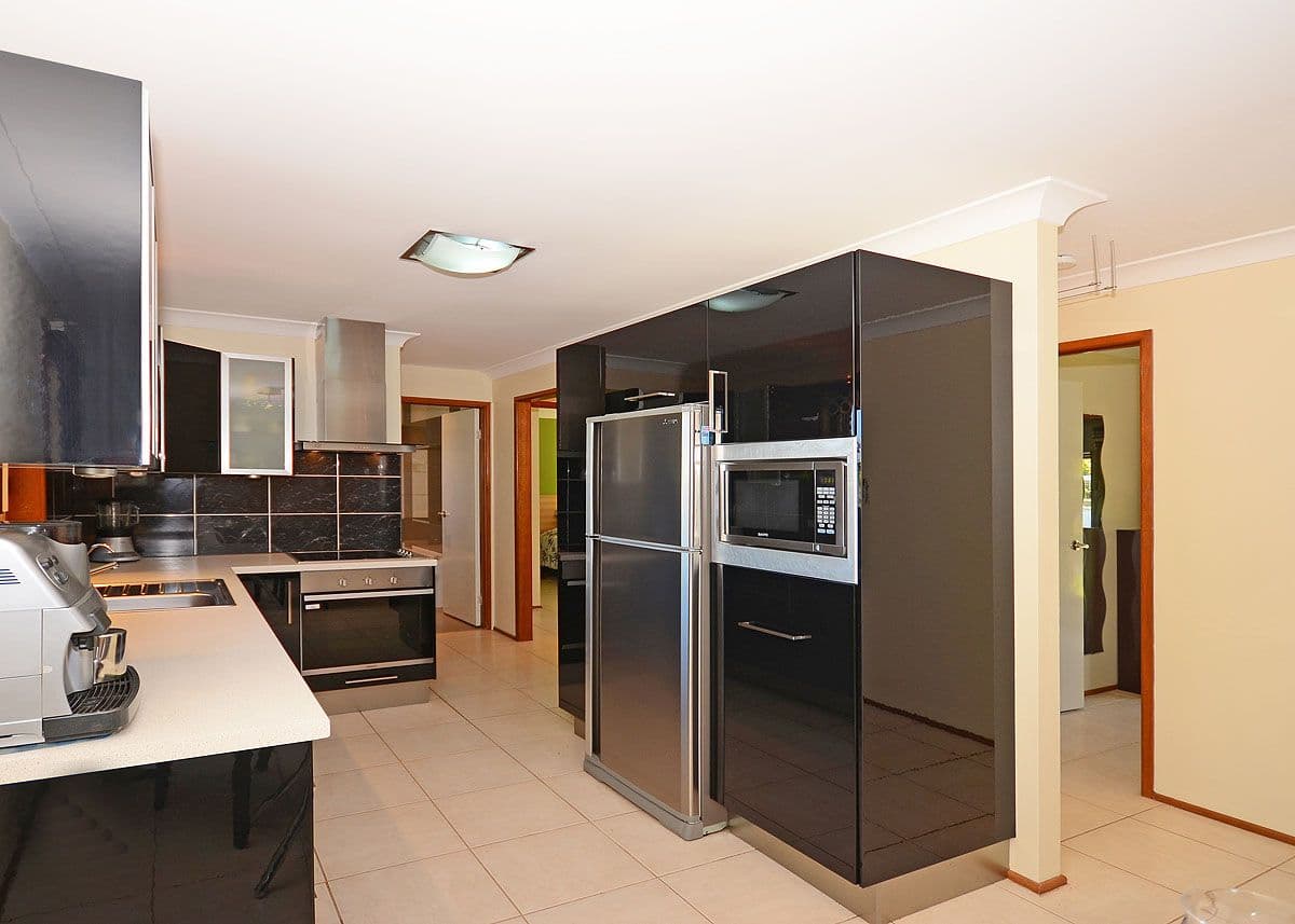 6 Capri Court, POINT VERNON QLD 4655, Point Vernon - Image 1