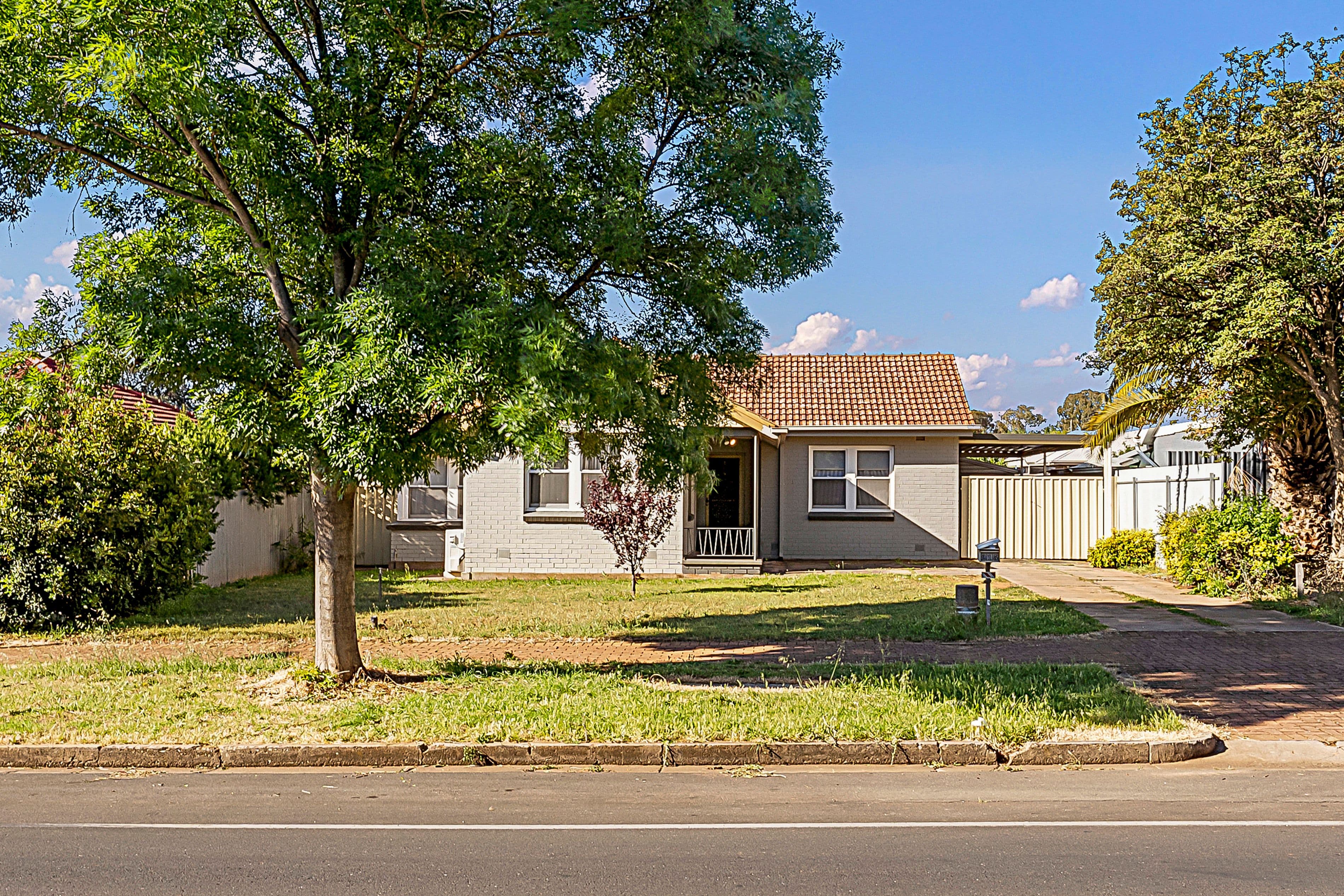 215 Woodford Road, Elizabeth North SA 5113, Elizabeth North - Image 1