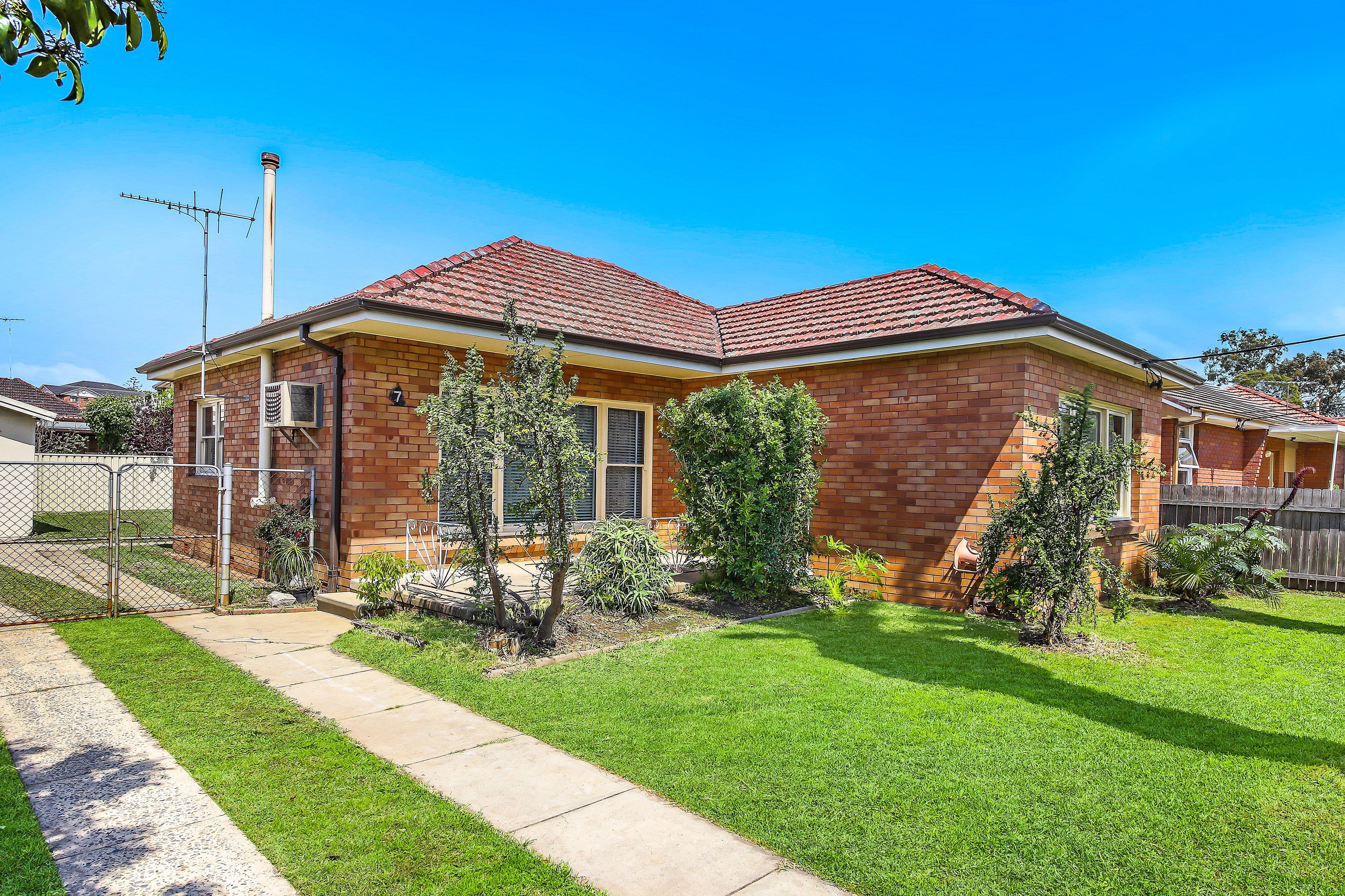 7 Ogmore Court, Bankstown - Image 1