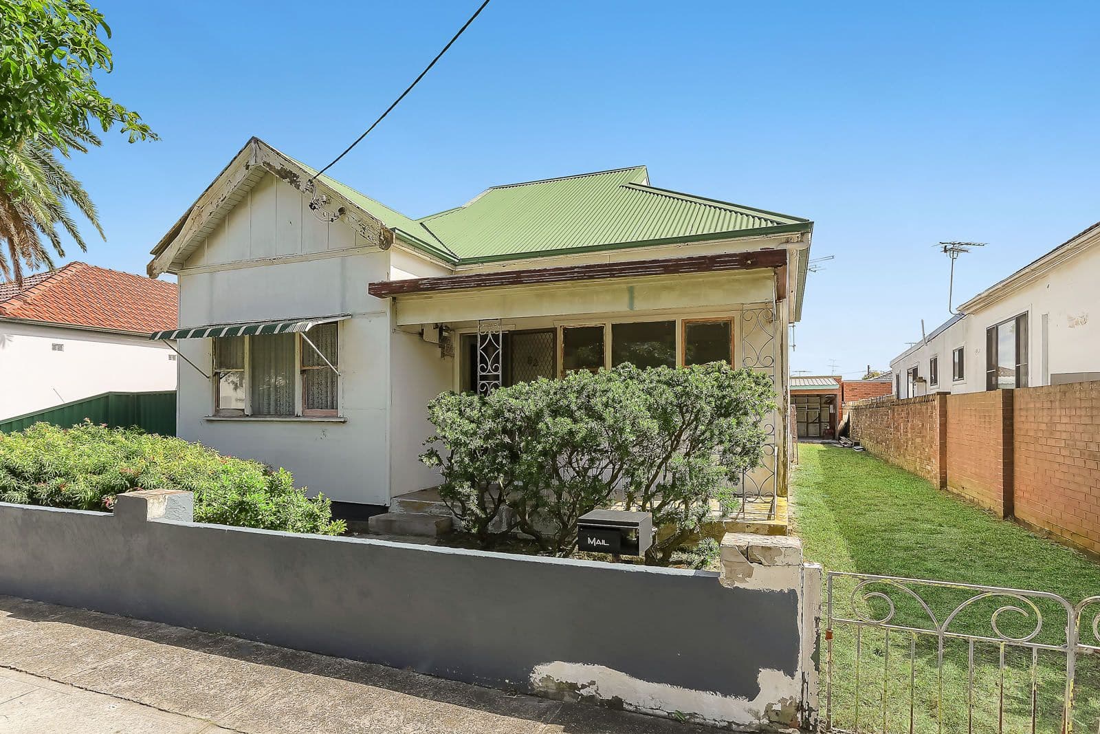 82 Sutherland Street, Mascot - Image 1
