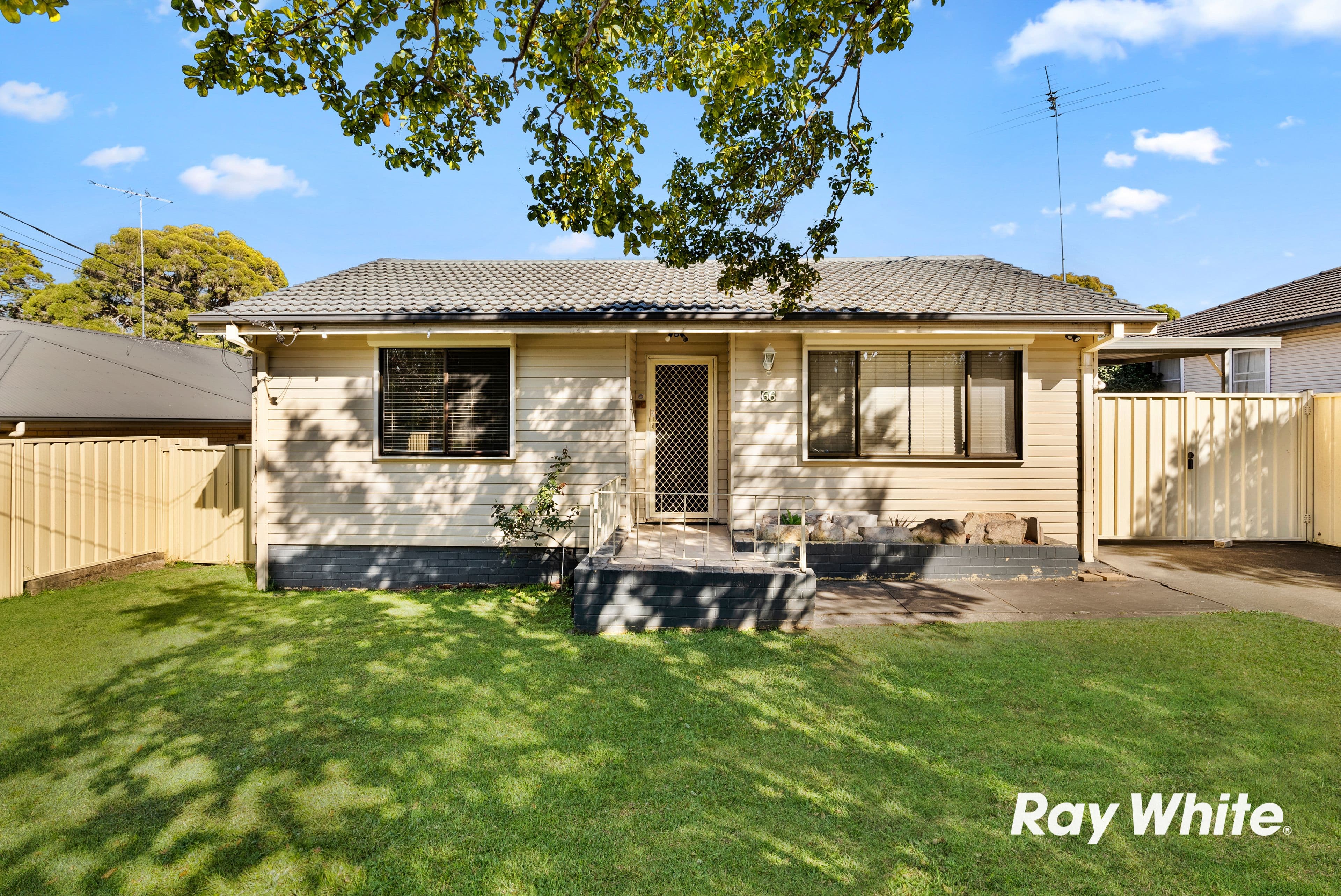 5 Warringah Close, Kallaroo, Kallaroo - Image 1