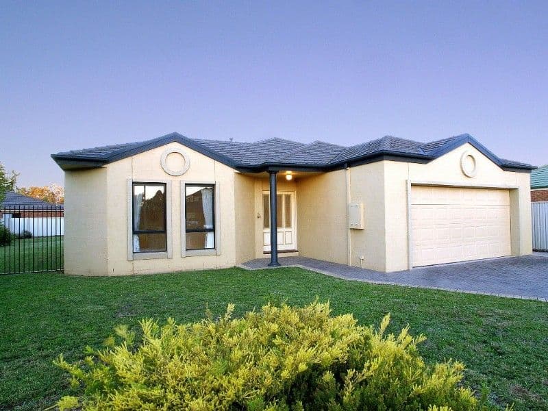 11 Grosser Street, Millicent, SA, 5280, Millicent - Image 1