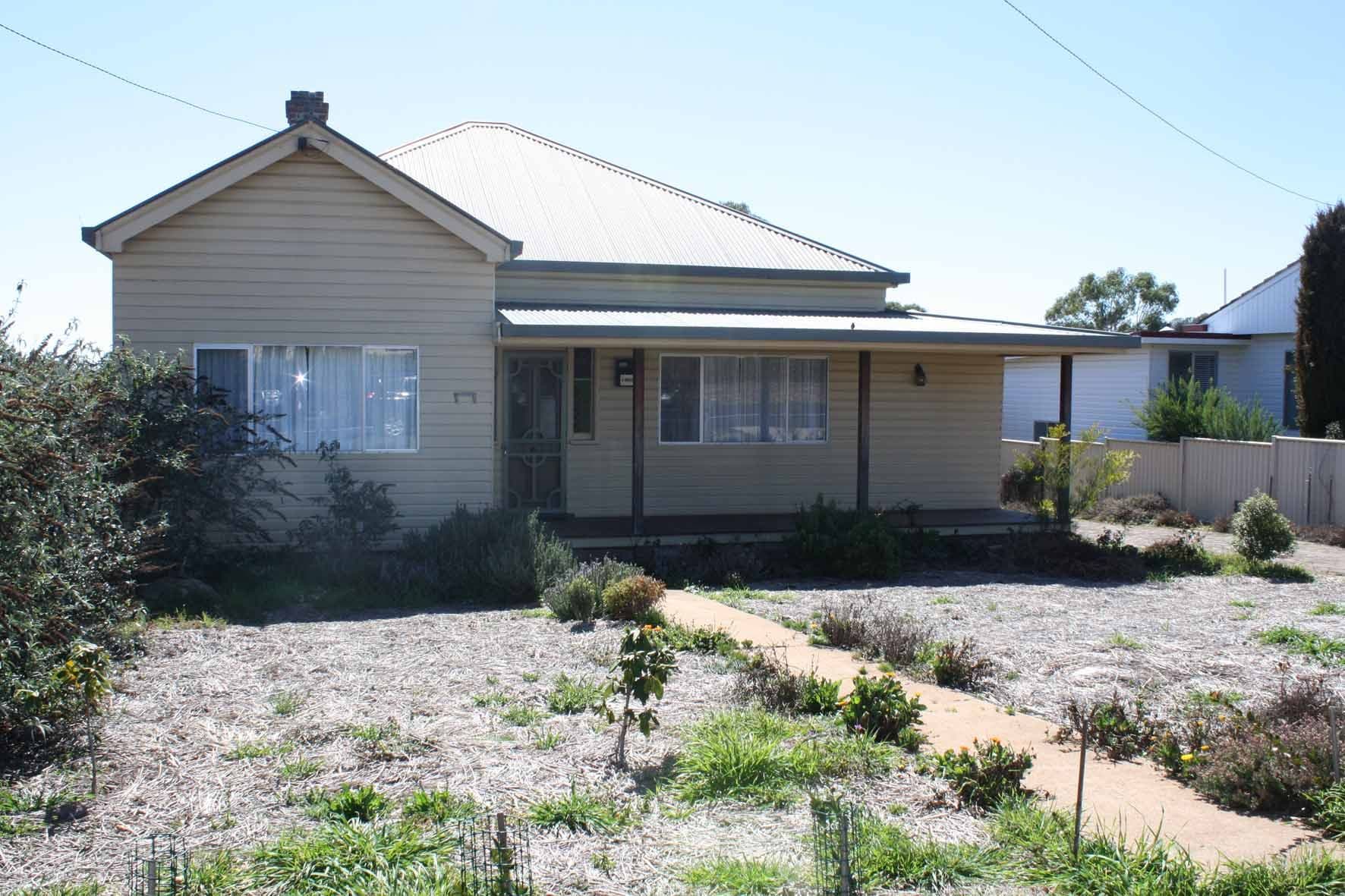 204 Meade Street, GLEN INNES NSW 2370, Glen Innes - Image 1