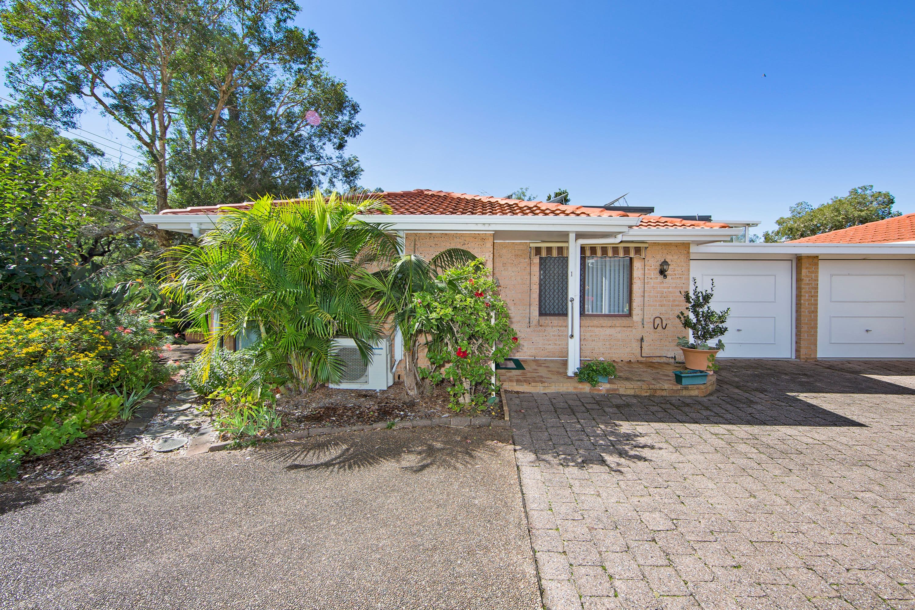 42 Natuna Avenue, Budgewoi - Image 1