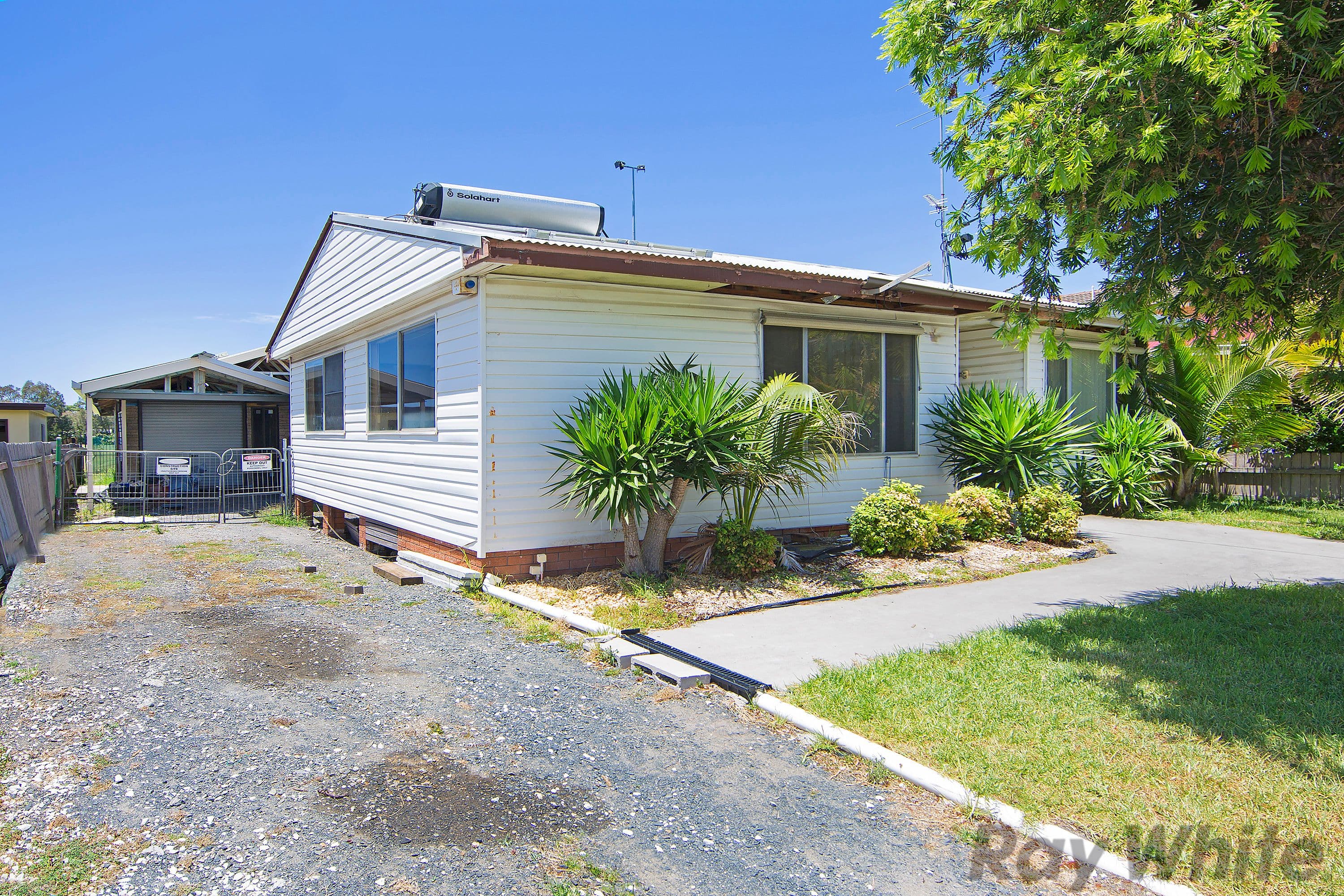 8 Kalani Street, Budgewoi - Image 1
