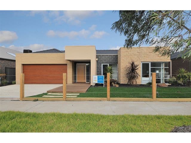 10 Nottingham Close, CRAIGIEBURN VIC 3064, Craigieburn - Image 1