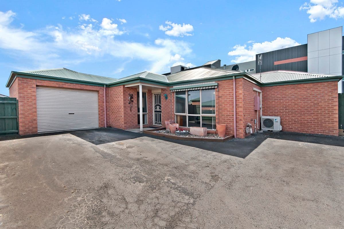 7 Arbuthnot Parade, Benowa Waters QLD 4217, Benowa - Image 1