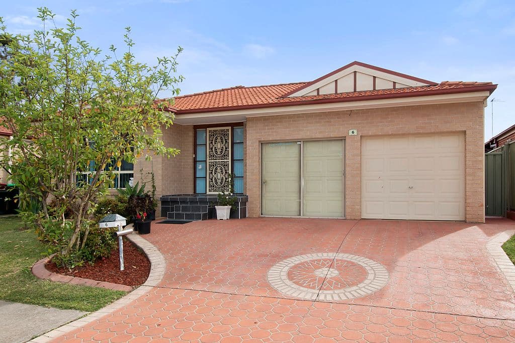 6 Delambre Place, Hinchinbrook - Image 1