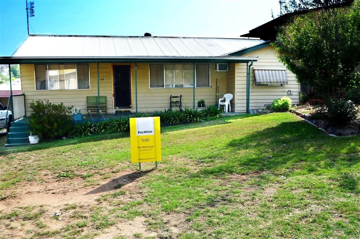 34 Lockhart Street, Adelong - Image 1