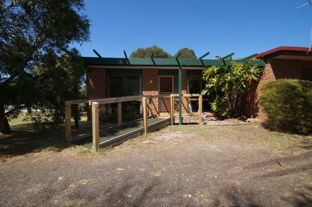 8 Pine Avenue, Cowes VIC 3922, Cowes - Image 1