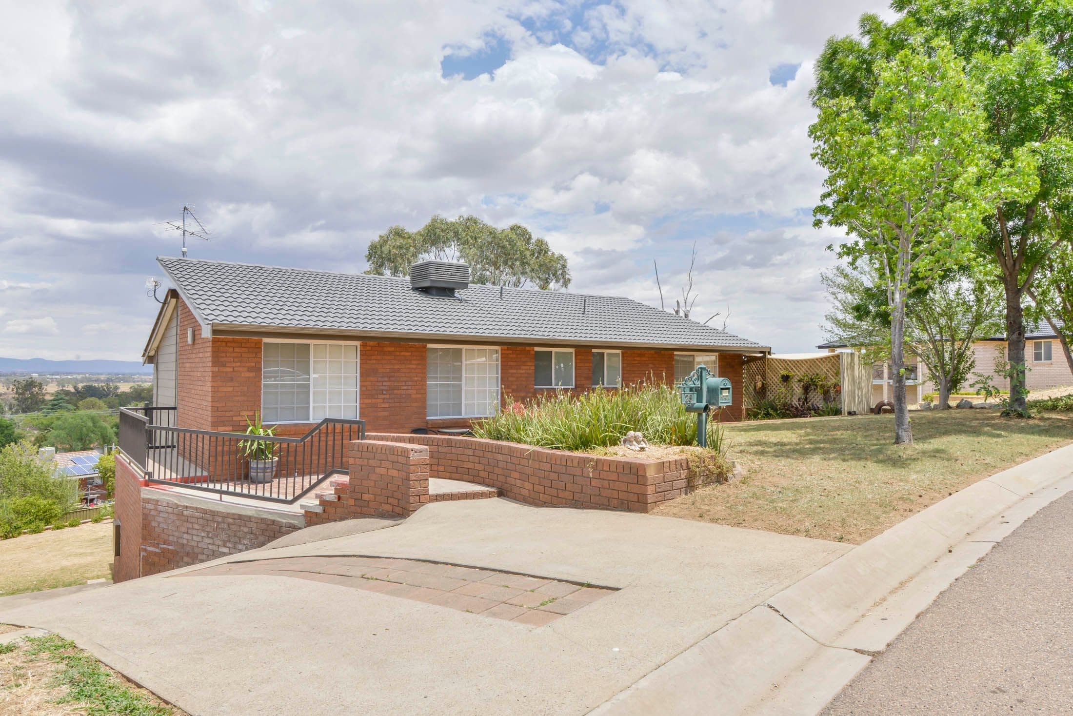 25 Woodbry Crescent, Tamworth NSW 2340, Tamworth - Image 1