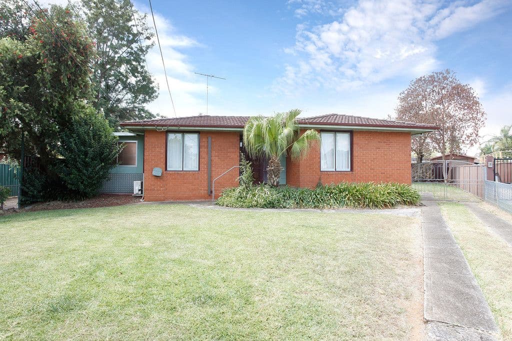 14 Beagle Place, Willmot - Image 1