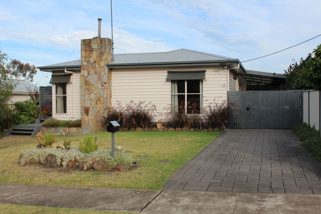 13 Dickens Street, Hamilton VIC 3300, Hamilton - Image 1