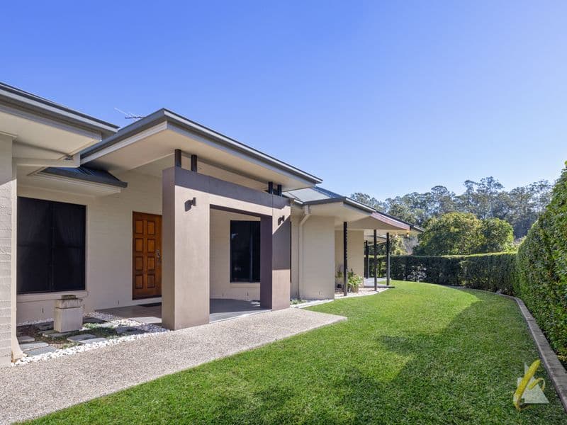 38 Kensington Circuit, Brookfield - Image 1