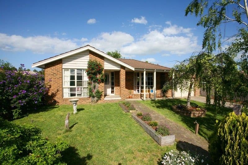 16 County Drive, BERWICK VIC 3806, Berwick - Image 1