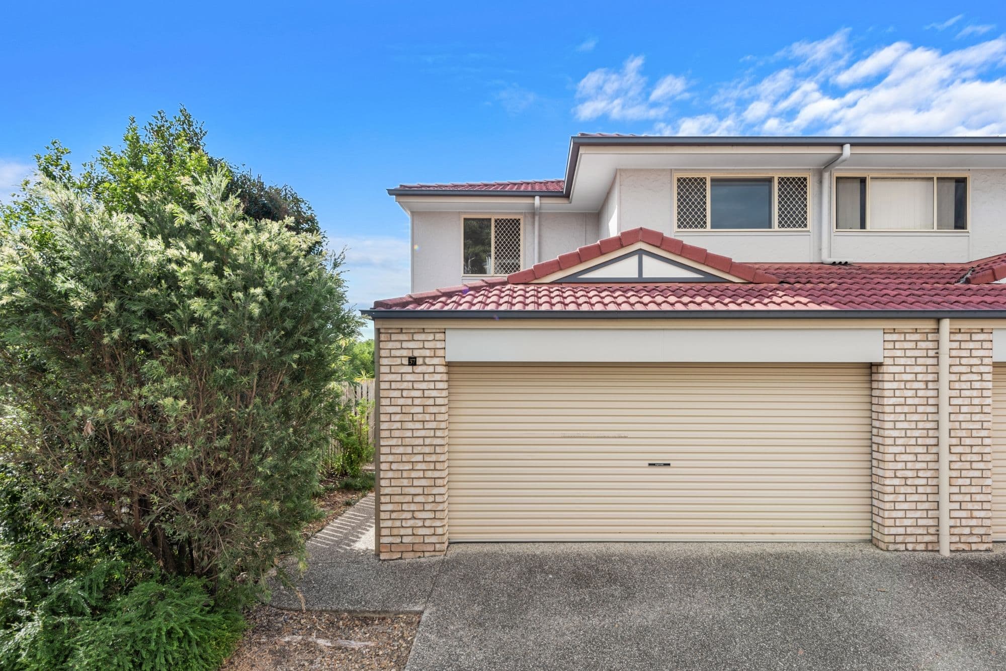 100 Oakmont Avenue, Oxley QLD 4075, Oxley - Image 1