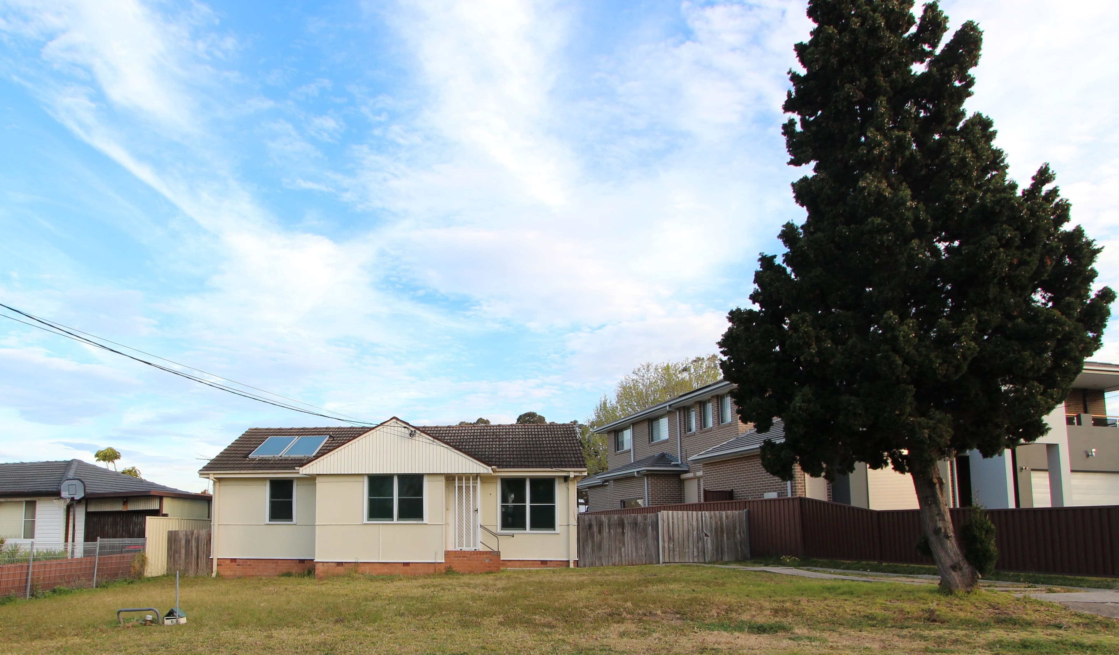 6 Van Dieman Crescent, Fairfield West - Image 1