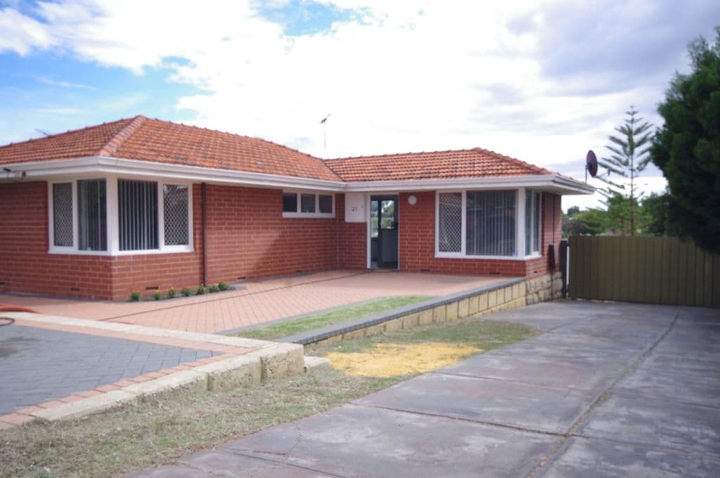 21 Roxwell Way, GIRRAWHEEN WA 6064, Girrawheen - Image 1