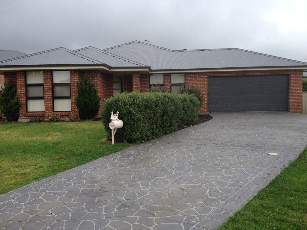 16 Begonia Place, Orange - Image 1