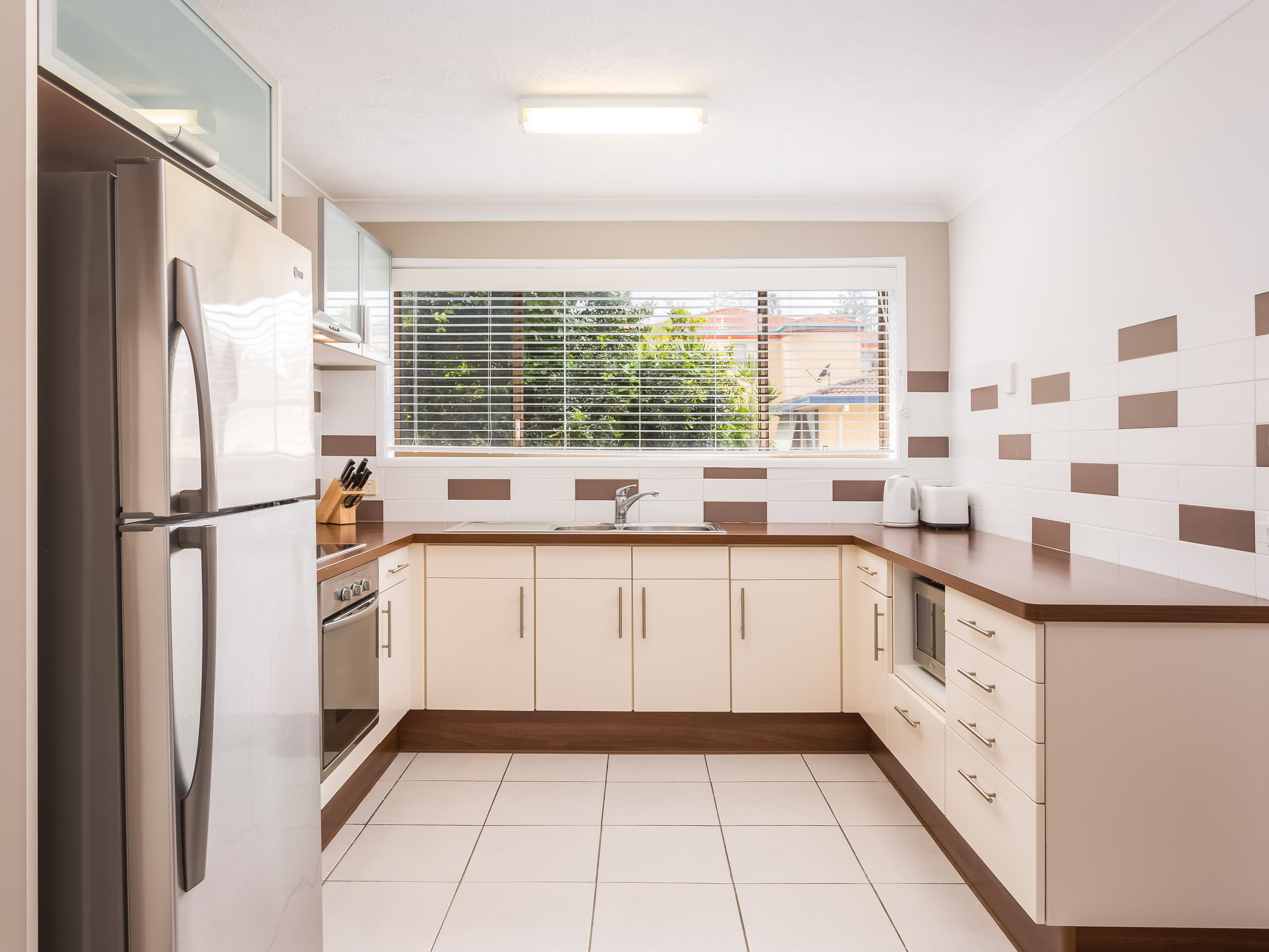 19 Sunbrite Avenue, Mermaid Beach QLD 4218, Mermaid Beach - Image 1