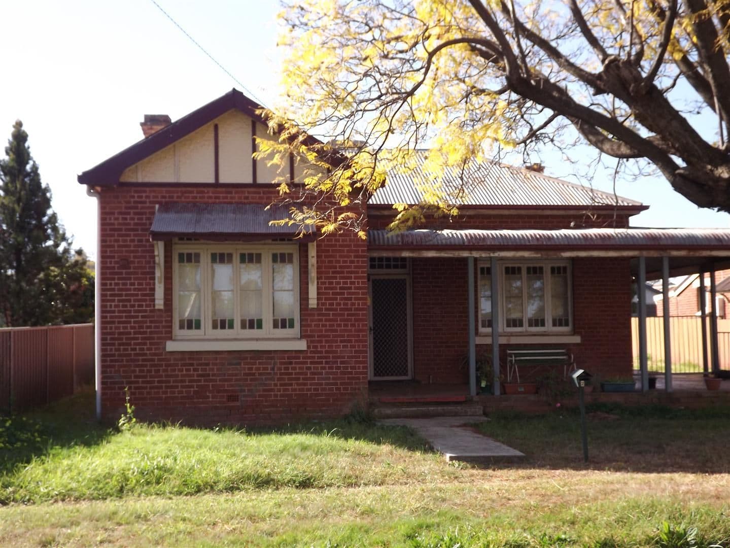 26 Elizabeth Street, PARKES NSW 2870, Parkes - Image 1