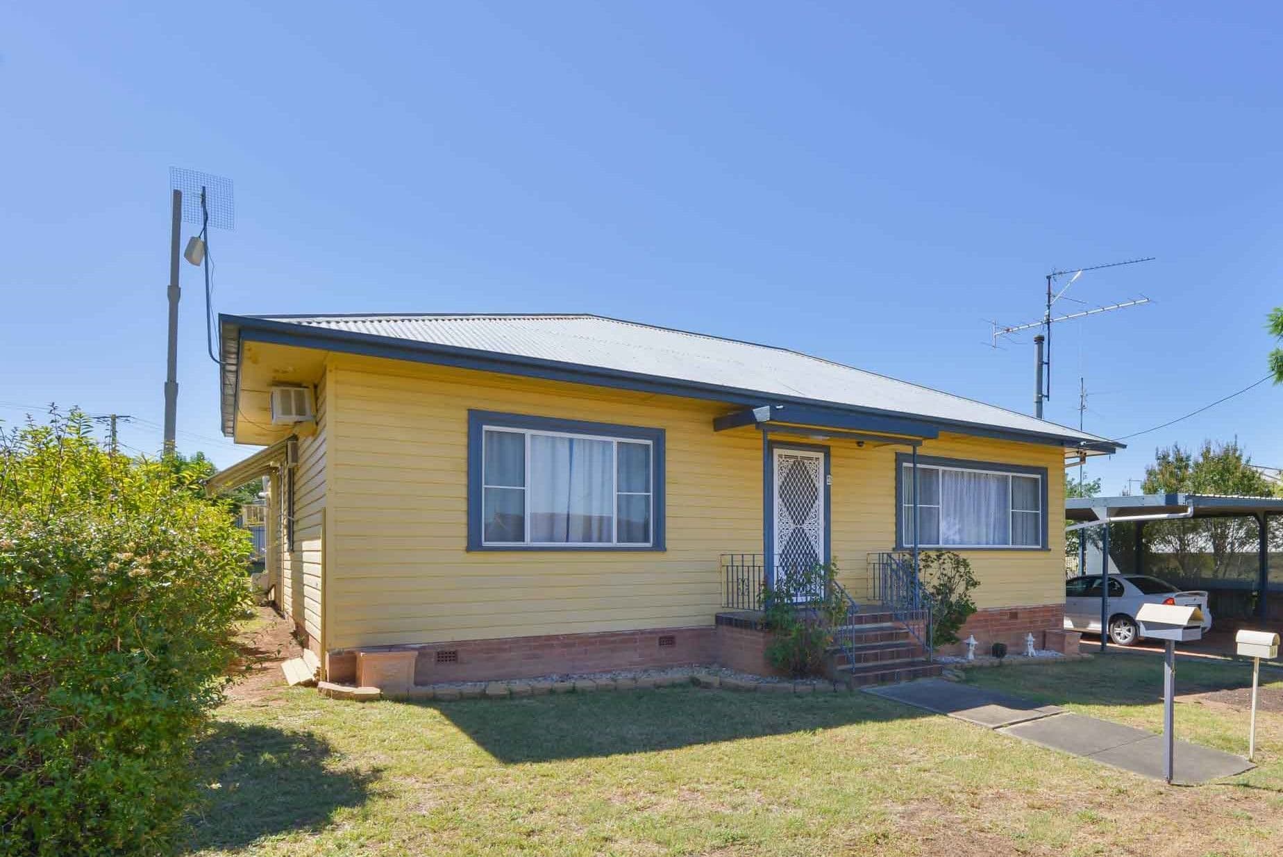 4 Swan Street, Tamworth NSW 2340, Tamworth - Image 1